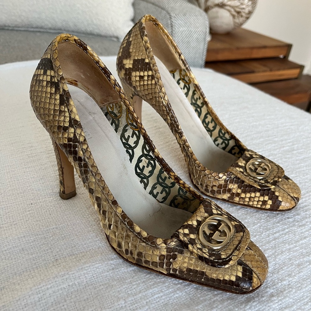 Gucci Women's Tan and Brown Python Snakeskin Heels - Picture 2 of 4